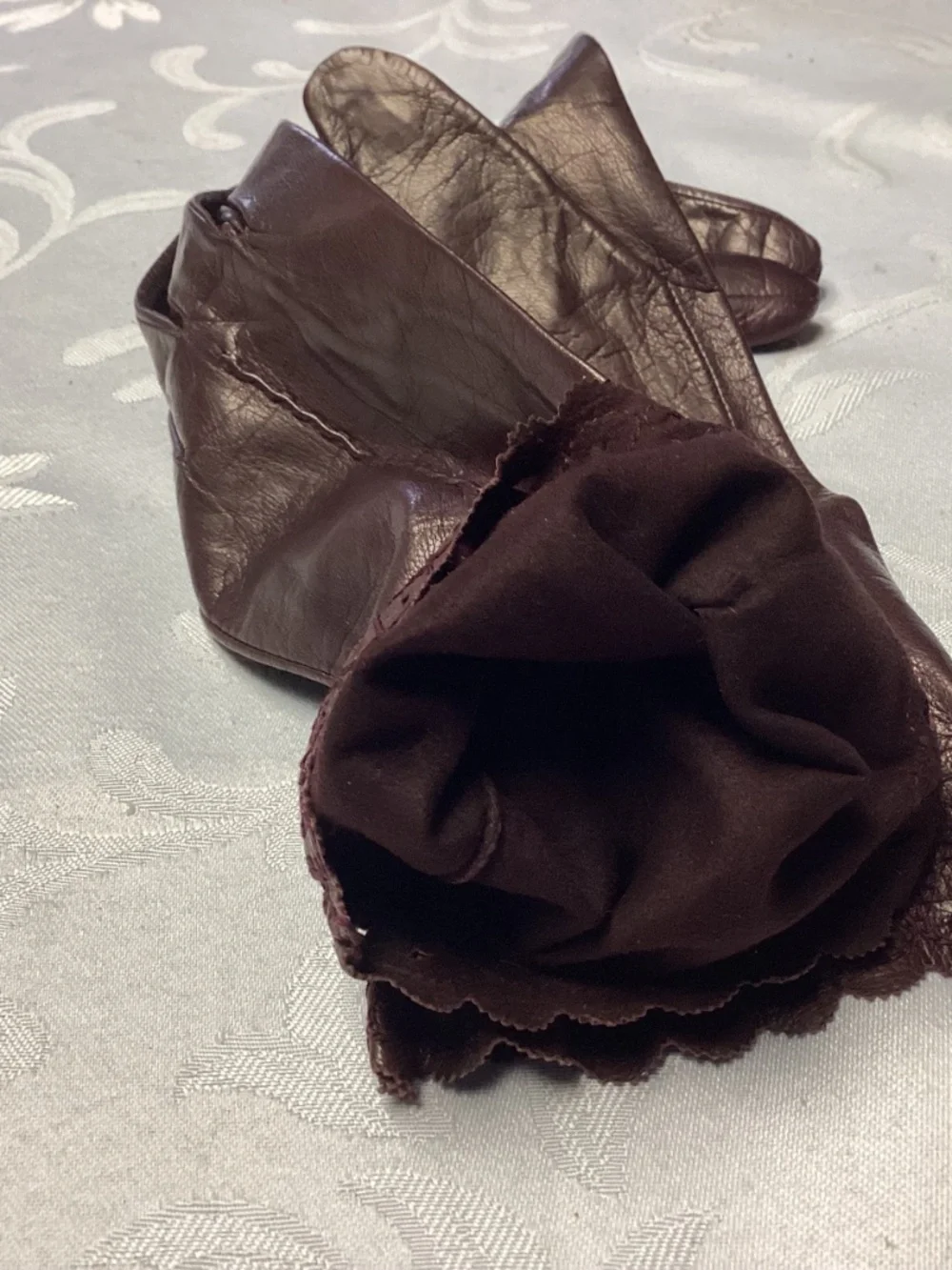 Table cut new vintage gloves never worn
